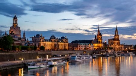 Dresden city skyline day to night timelapse at Elbe River, Dresden, Germany, 4K Time lapse รับแปลภาษาเยอรมัน